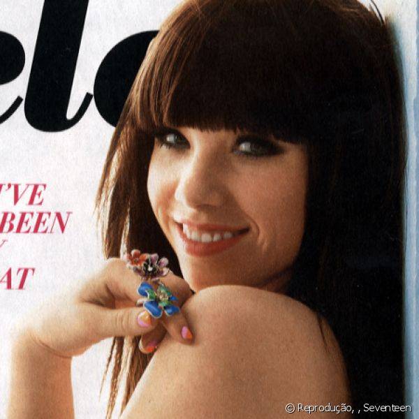 Para a revista Seventeen, com Carly Rae Jepsen, a nail artist apostou em uma decora??o rom?ntica, feita com tons de rosa e laranja